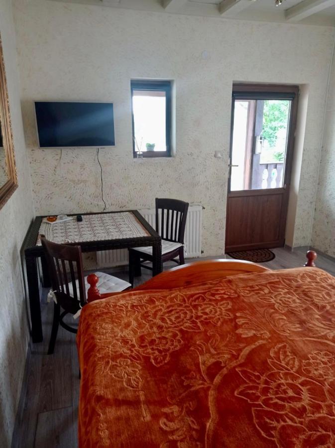 Gosciniec Zoska Hostel Остшице Екстериор снимка