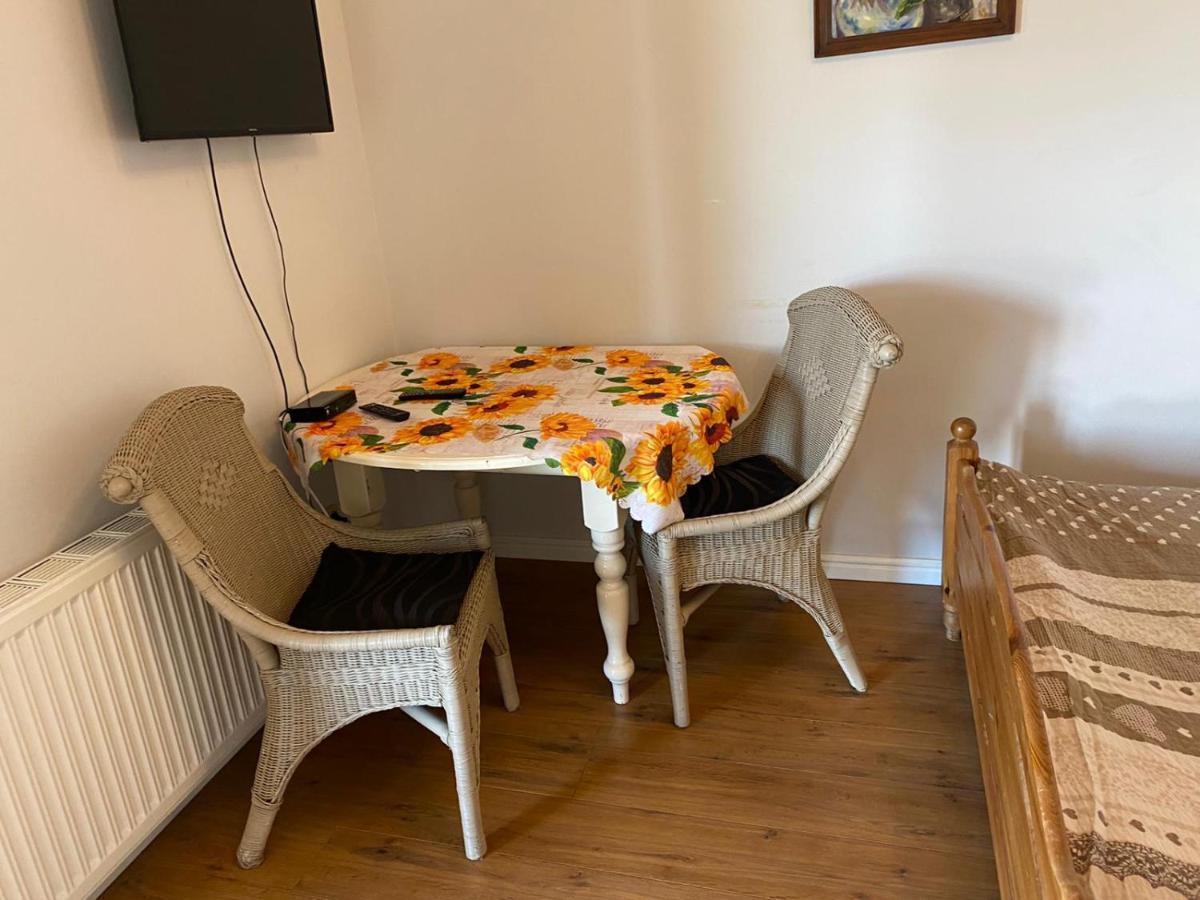 Gosciniec Zoska Hostel Остшице Екстериор снимка
