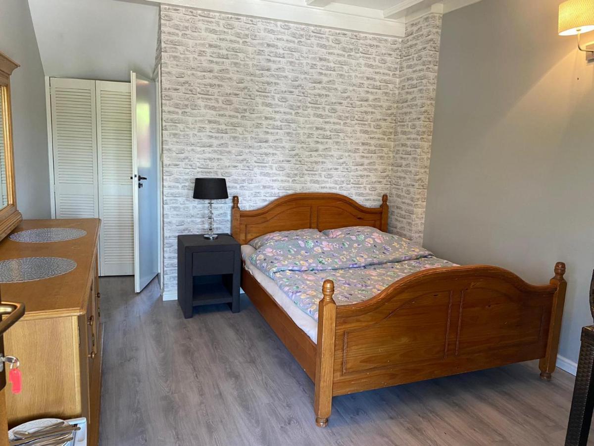 Gosciniec Zoska Hostel Остшице Екстериор снимка
