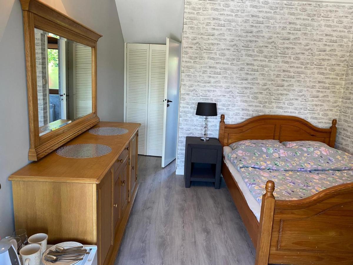 Gosciniec Zoska Hostel Остшице Екстериор снимка