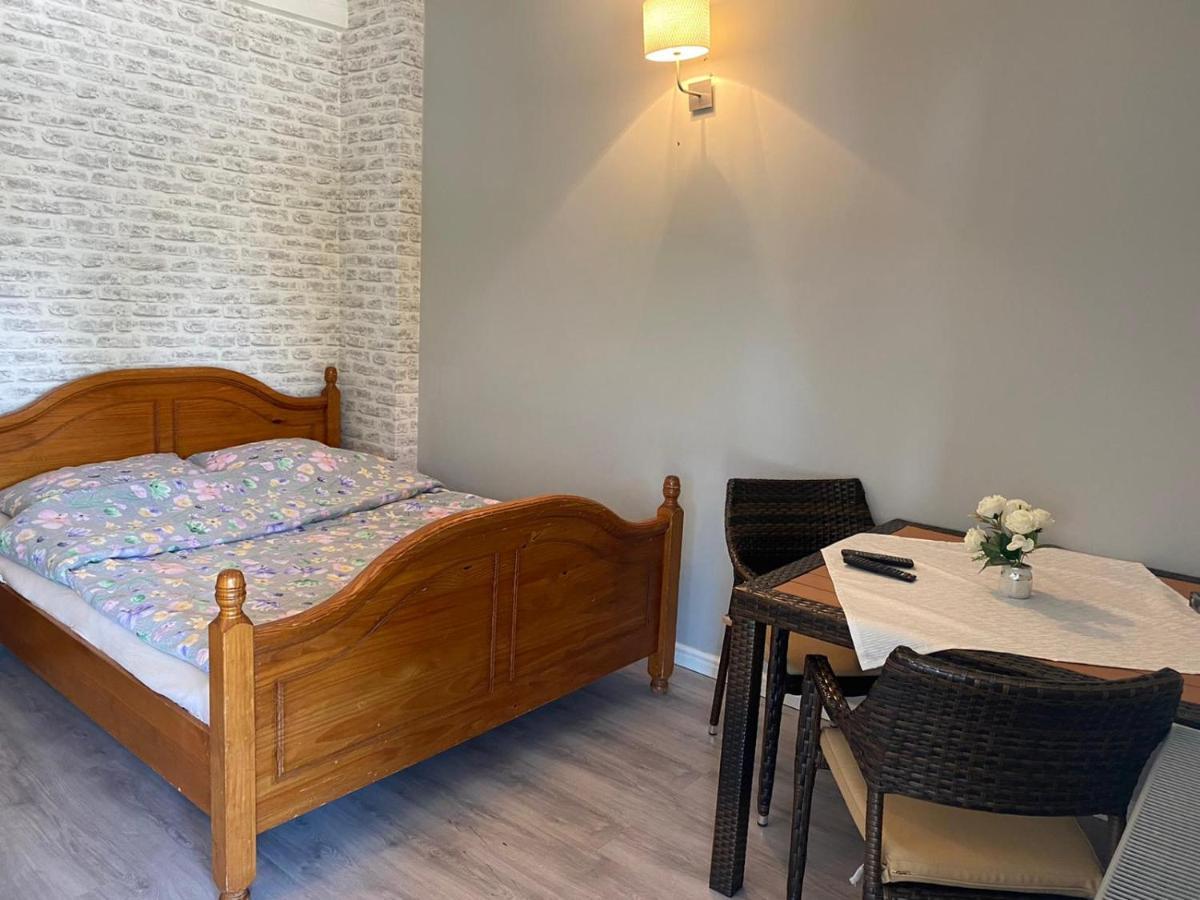 Gosciniec Zoska Hostel Остшице Екстериор снимка