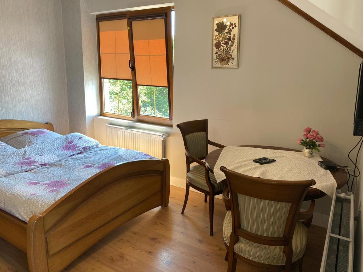 Gosciniec Zoska Hostel Остшице Екстериор снимка